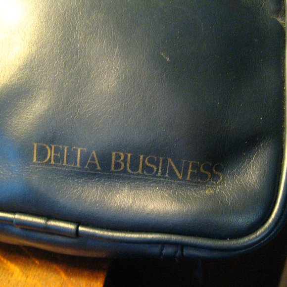 Delta Air Lines Vintage Toiletry Bag - Picture 2 of 10